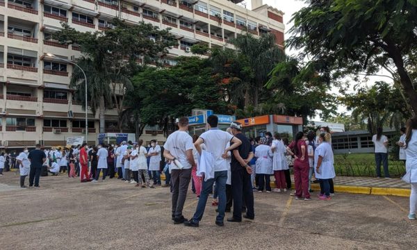 Para desactivar huelga, Consejo de IPS recontrata a 51 médicos desvinculados