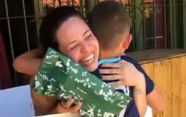 Madre que se reencontró con su hijo: "No vale la pena estar lejos" - Noticiero Paraguay