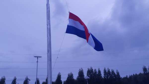 Reemplazan bandera rota en la Rotonda