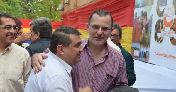 La Nación / Director de Hacienda de Encarnación renuncia indignado por festejo de Luis Yd