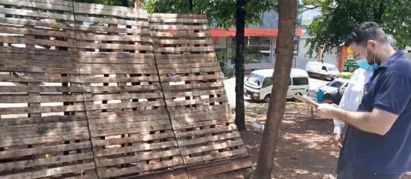 Despejan paseo central de la ruta PY02 que estaba ocupado por fruteros