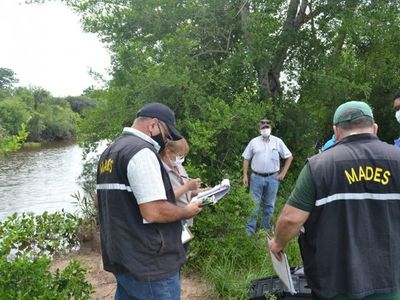 Mades toma muestras de arroyo ante denuncia de mortandad de peces