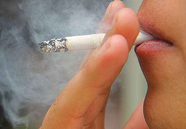 Gobierno reglamenta uso de cigarrillos y productos de tabaco sólo en espacios abiertos | .::Agencia IP::.
