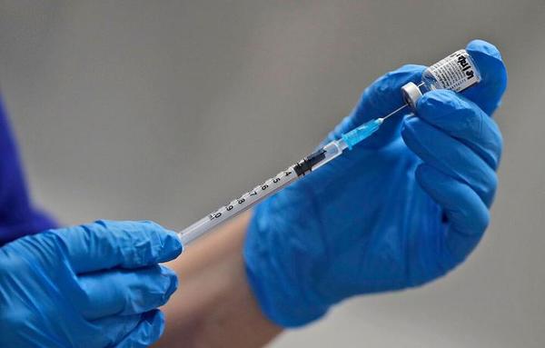 Médica sufre encefalitis tras recibir vacuna de Pfizer en México