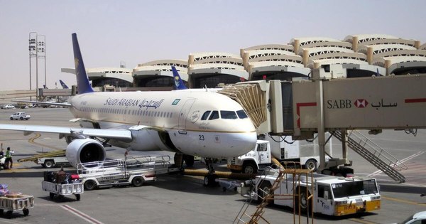 La Nación / Arabia Saudita reabre su espacio aéreo y sus fronteras con Catar