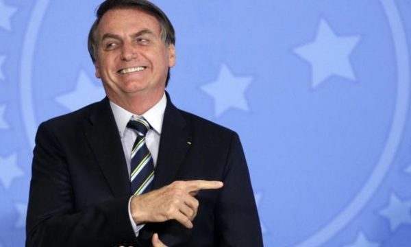 Bolsonaro dice que la vacunación está en camino