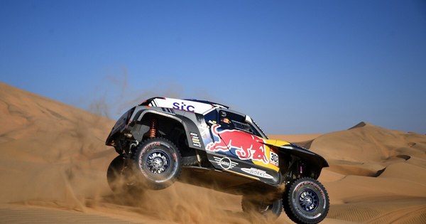 La Nación / Sainz cede el liderato
