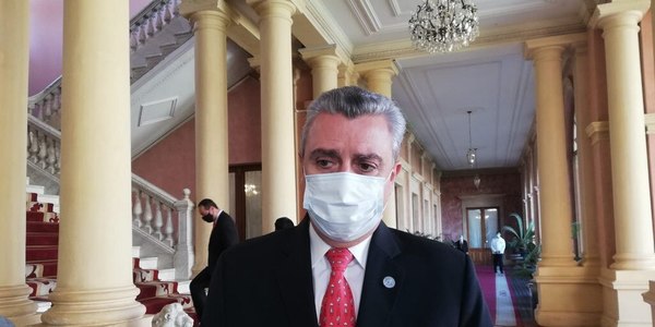 Hombre fuerte del gobierno salpicado en supuesto escándalo de corrupción