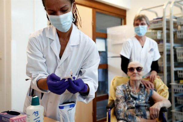 Francia amplía los grupos prioritarios de vacunación ante las críticas - Mundo - ABC Color