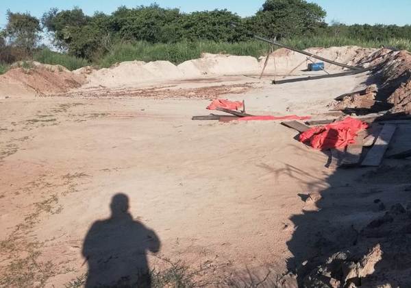 Criminal depredación de recursos naturales a lo largo del río Monday