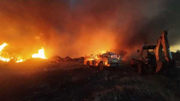 Incendio de gran proporción en el exvertedero de Minga Guazú