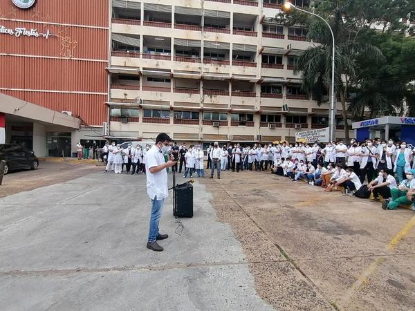 Médicos del IPS amenazan con ir a huelga