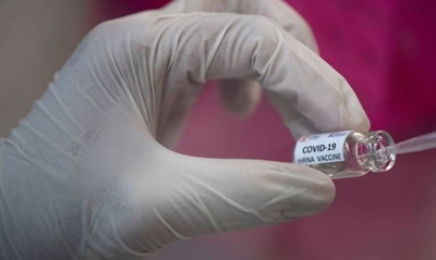 HOY / Tres laboratorios negocian las vacunas Covid: Salud Pública regulará los precios