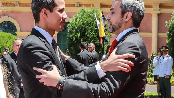 Revelan turbios acuerdos del Gobierno con la oposición venezolana