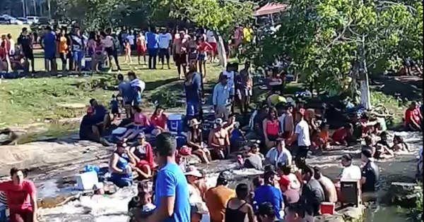 La Nación / Imputan a dueño de balneario El Chorro por aglomeraciones: “Es una situación casi suicida”