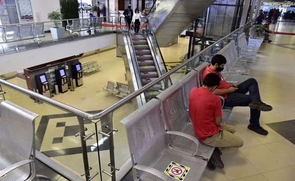 Estrepitosa caída en cantidad de pasajeros en el aeropuerto internacional - Nacionales - ABC Color