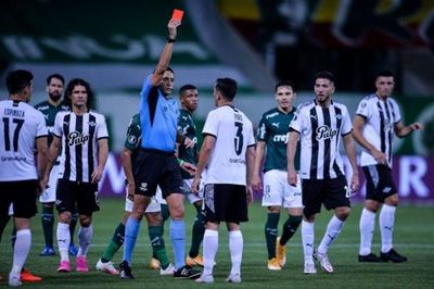 Apenas llegó Garnero y Libertad ya “limpió” a dos titulares