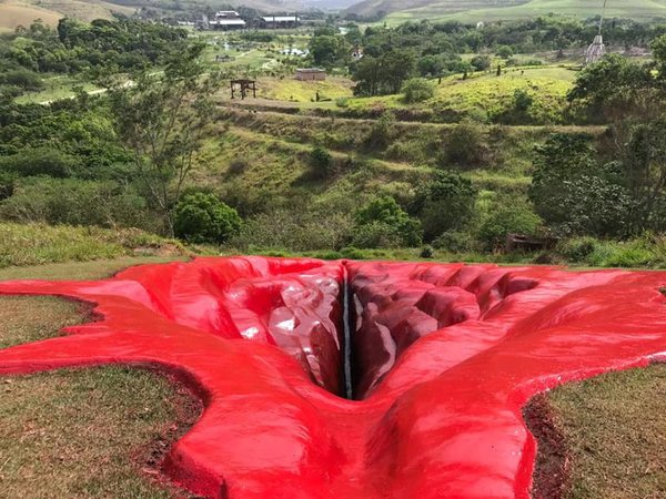 Colosal escultura de una vulva generó una fuerte polémica en Brasil - ADN Digital
