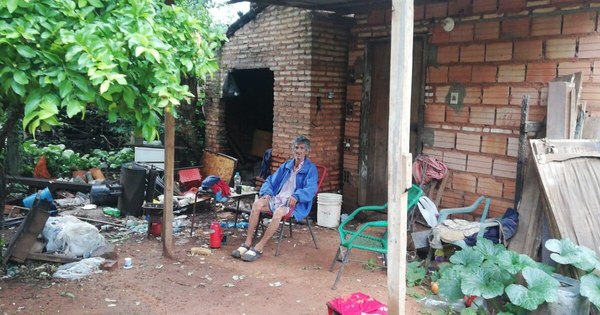 La Nación / Abuelito sigue sin cobrar pensión que Hacienda le cortó por declararlo muerto
