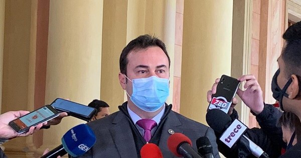 La Nación / Gubetich pide disculpas a médicos por desvinculaciones con “olor a represalia”