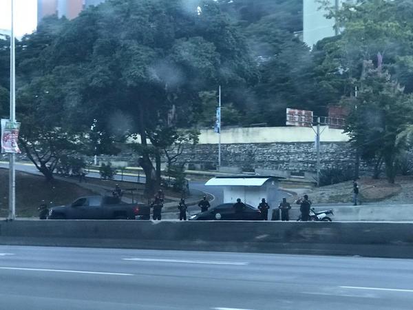 Fuerzas del régimen de Nicolás Maduro rodean la residencia de Juan Guaidó en Caracas » Ñanduti