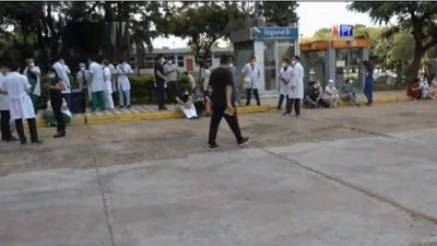 Recontratan a médicos en IPS tras protestas | Noticias Paraguay
