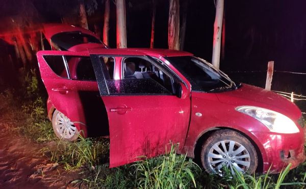 Asaltaron a un guardia, lo despojaron de su arma y huyeron en un auto robado - Nacionales - ABC Color