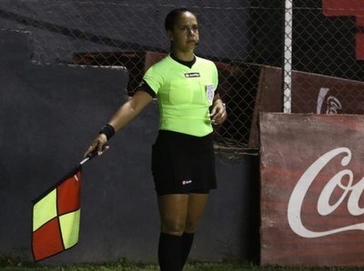 Más de 10 árbitros paraguayos recibieron la insignia FIFA