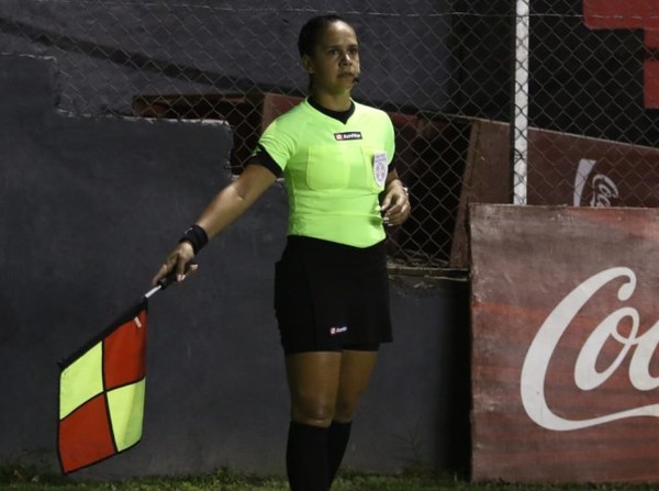 Más de 10 árbitros paraguayos recibieron la insignia FIFA