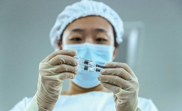 HOY / La vacuna china es efectiva contra las variantes del covid-19, según su creador