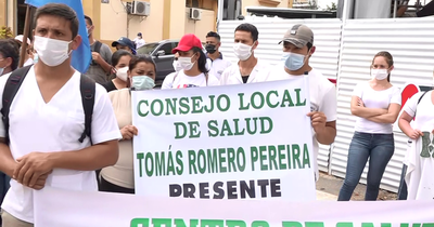 Personal de blanco se manifestó frente a Hacienda