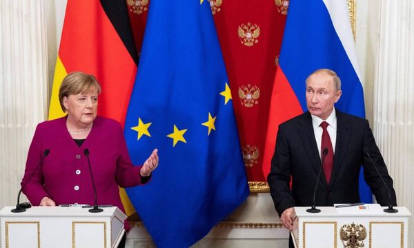 Putin y Merkel debaten producción conjunta de vacunas