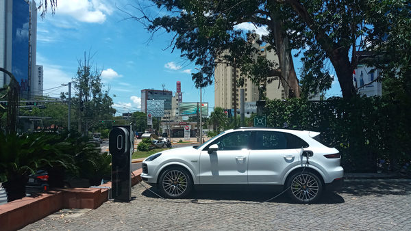 Diesa instala cargadores eléctricos Porsche en puntos estratégicos
