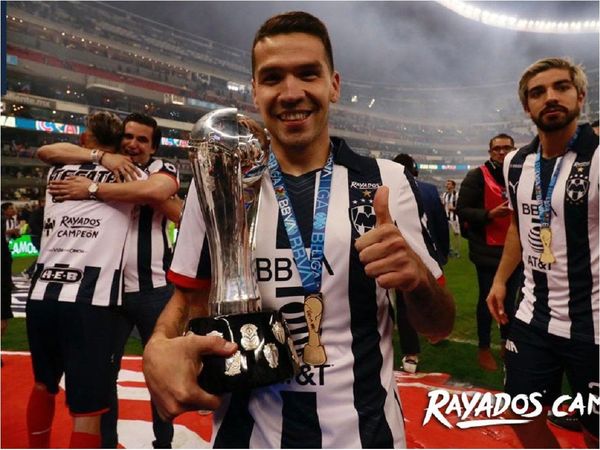 Celso Ortiz firmaría su renovación con Monterrey "hasta con los pies"