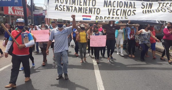 La Nación / Manifestantes imputados: denuncian persecución por parte del intendente de Itauguá