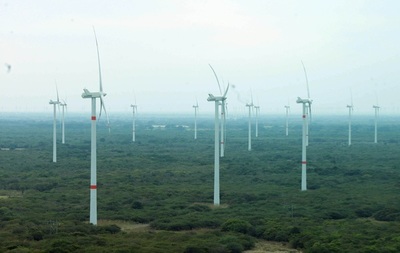 México reducirá energías renovables tras responsabilizarlas de apagón masivo - MarketData