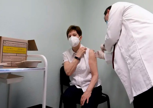 Farmacéuticas no podrán cobrar lo que quieran por las vacunas, sino que Salud regulará los precios - ADN Digital