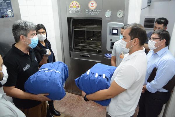 Comuna donó un moderno equipo esterilizador al Hospital Regional