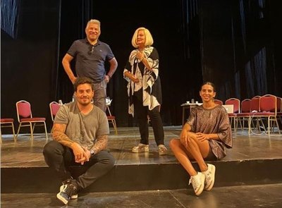 Crónica / ¡Escándalo en obra teatral de Arnaldo André en curepilandia!