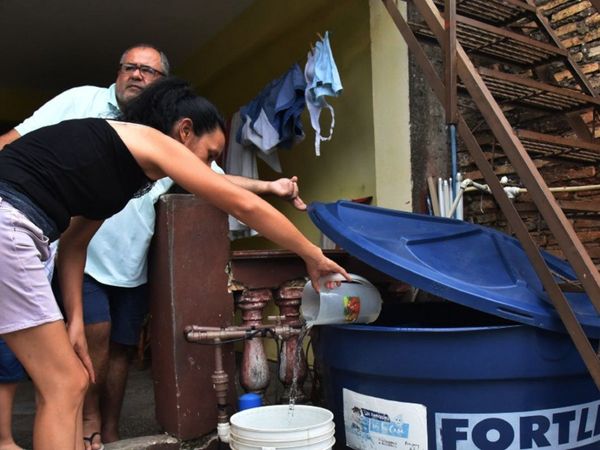 Barrio Obrero: Sin agua por la noche, piden se mejore servicio