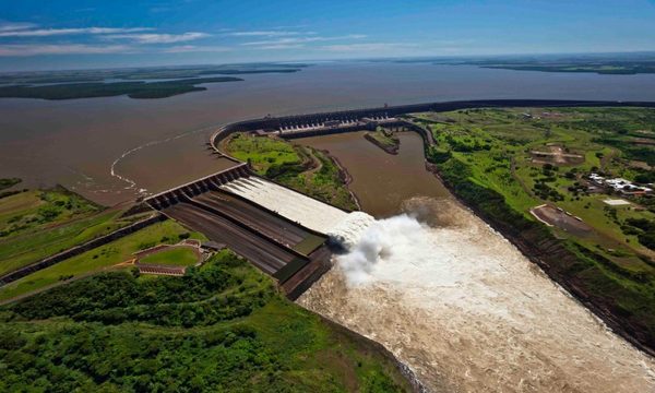Itaipú prevé destinar US$ 400 millones a sistemas eléctricos de Paraguay y Brasil