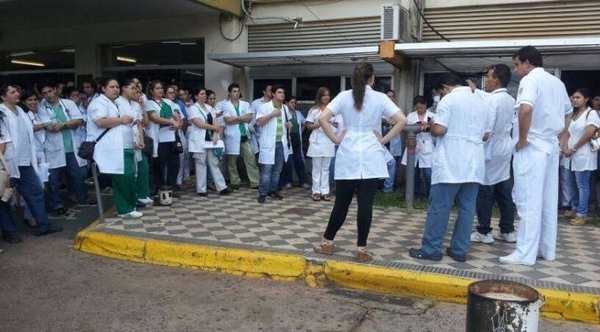 HOY / Residentes de IPS suspenden huelga mientras dialogan con autoridades