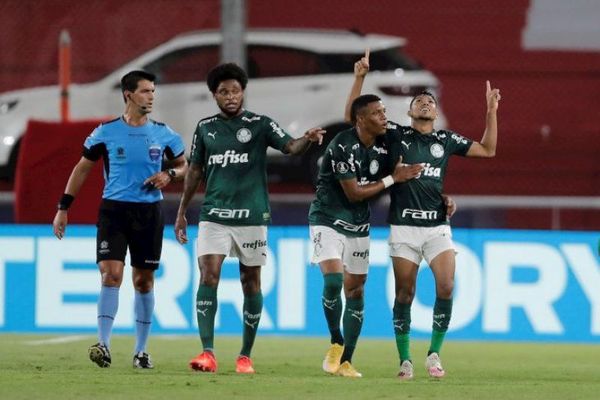 Palmeiras golea a River Plate y acaricia la final