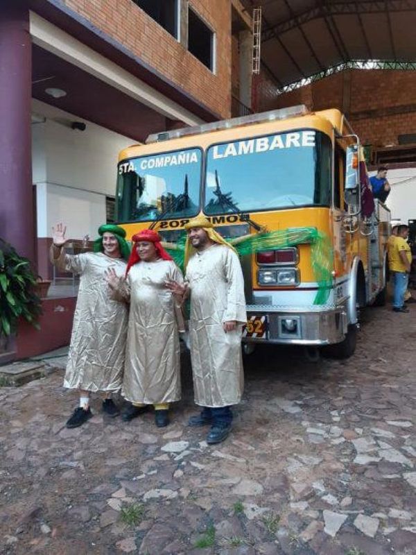 Bomberos de Lambaré reparten regalos y comparten ilusión por Reyes Magos