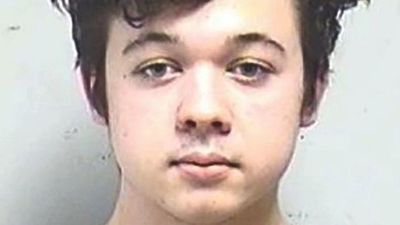 Se declara inocente el acusado de matar a manifestantes en Wisconsin