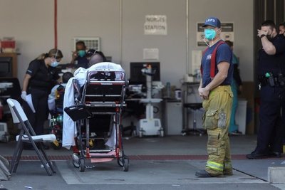 En Los Ángeles solo socorren a pacientes de Covid-19 con posibilidades de sobrevivir | OnLivePy