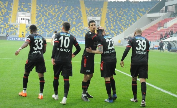 HOY / Robert Piris festeja su primer tanto en el fútbol turco