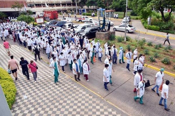 Médicos del IPS levantan huelga y entablan negociación