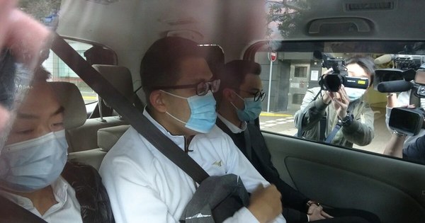 La Nación / China intensifica su represión en Hong Kong y detiene a más de 50 opositores