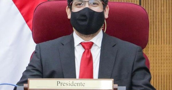 La Nación / Sin la vacuna no se podrá volver al modo paraguayo normal, sostiene Latorre